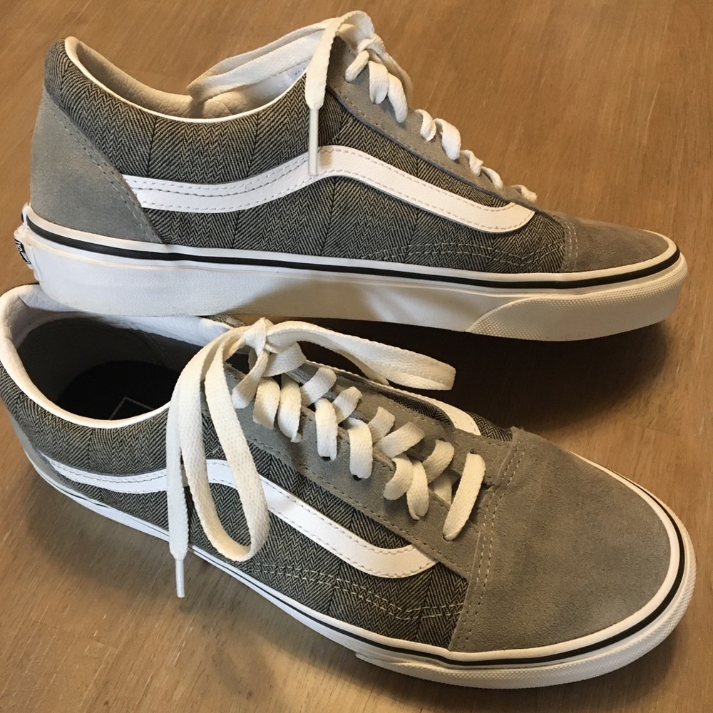 Vans Old Skool Herringbone shoes. Women’s size 9.5. Gray, black, & white